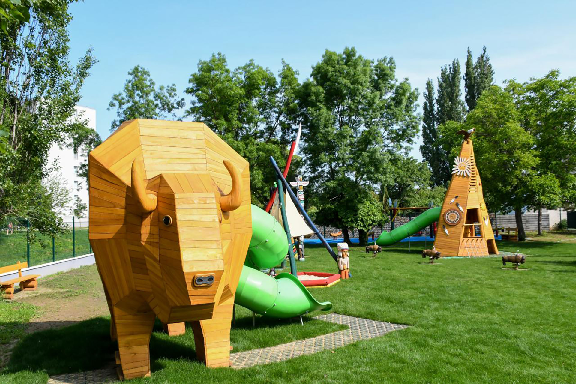 Indian Village – a unique world of stories and artistic carvings